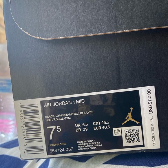 Jordan 1 Mids - Picture 7 of 7